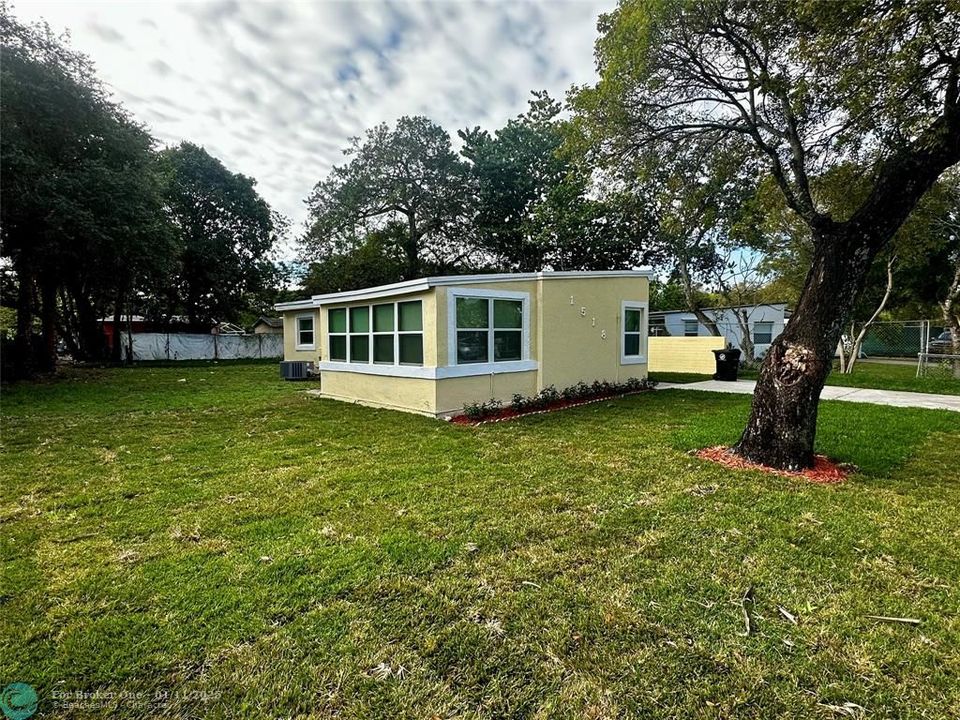 For Sale: $379,000 (3 beds, 1 baths, 1095 Square Feet)