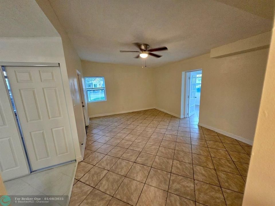 For Sale: $379,000 (3 beds, 1 baths, 1095 Square Feet)