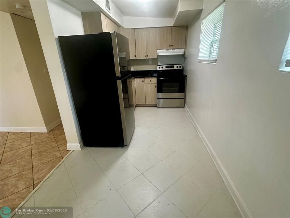 For Sale: $379,000 (3 beds, 1 baths, 1095 Square Feet)