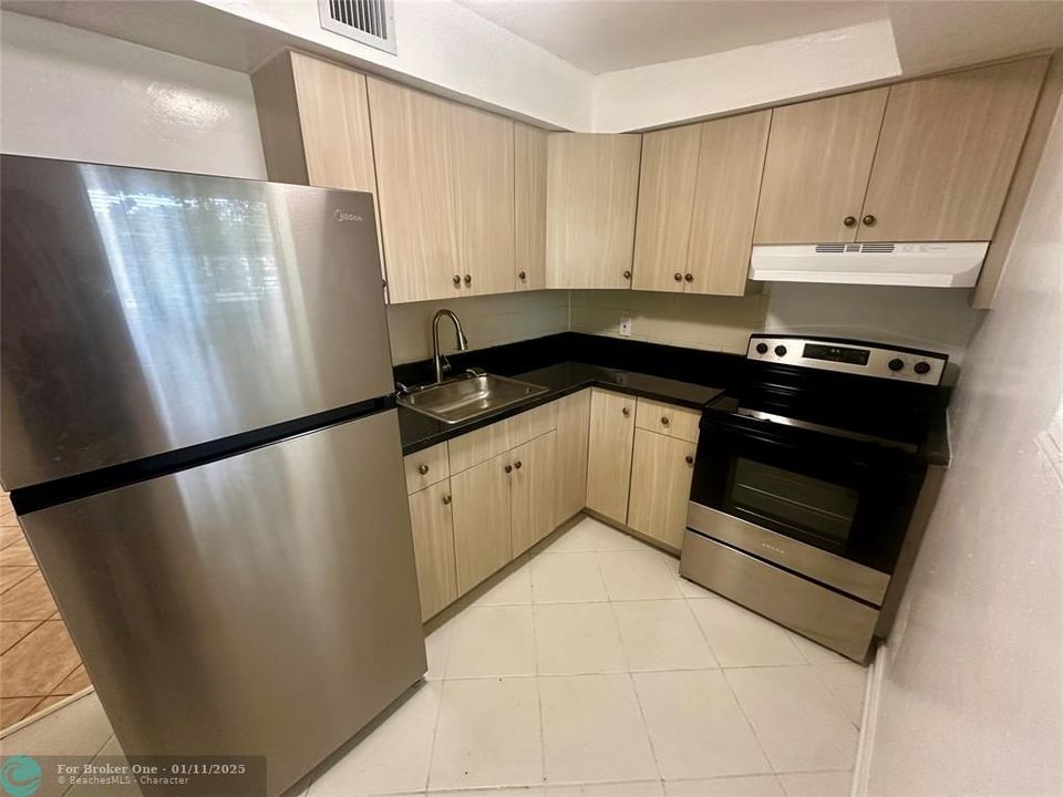 For Sale: $379,000 (3 beds, 1 baths, 1095 Square Feet)