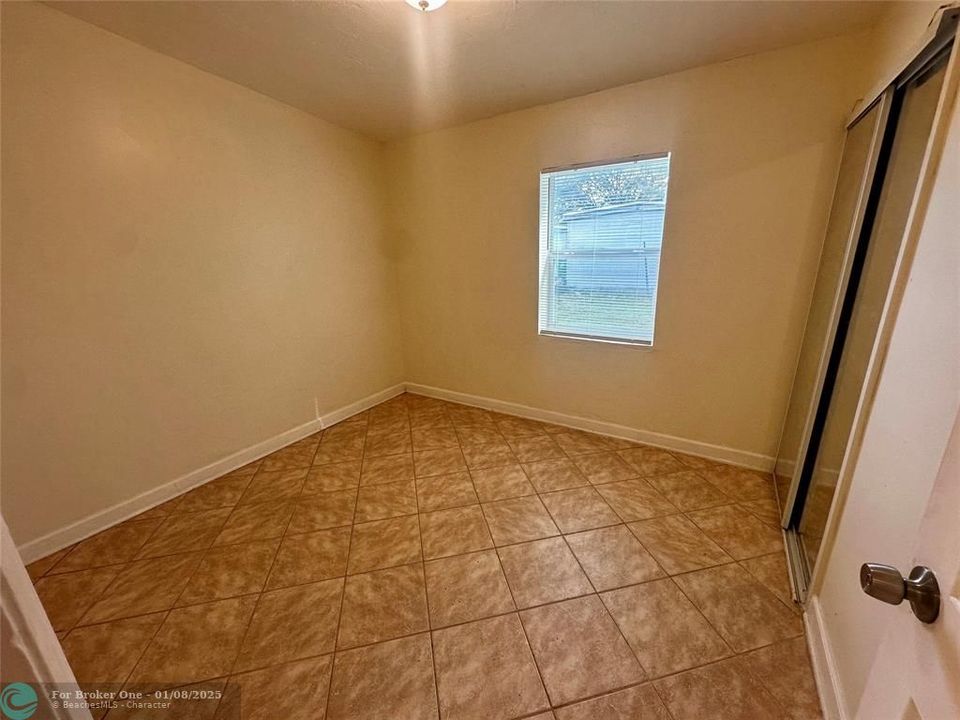 For Sale: $379,000 (3 beds, 1 baths, 1095 Square Feet)