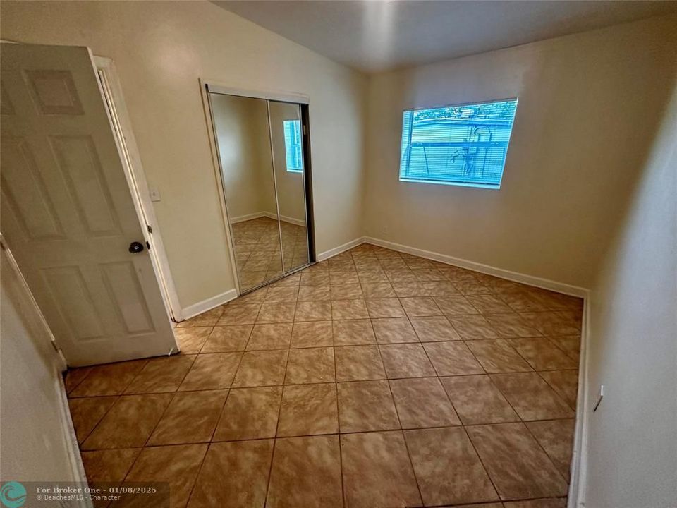 For Sale: $379,000 (3 beds, 1 baths, 1095 Square Feet)