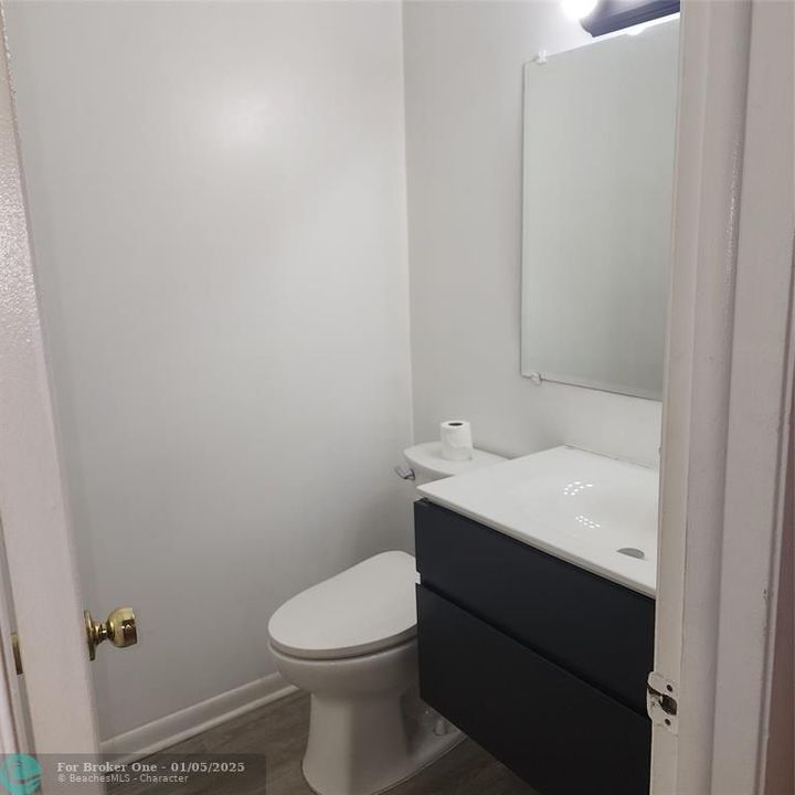 For Rent: $2,400 (3 beds, 2 baths, 1360 Square Feet)