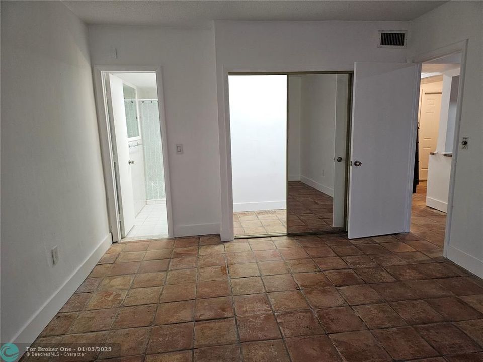 For Rent: $1,800 (1 beds, 1 baths, 800 Square Feet)