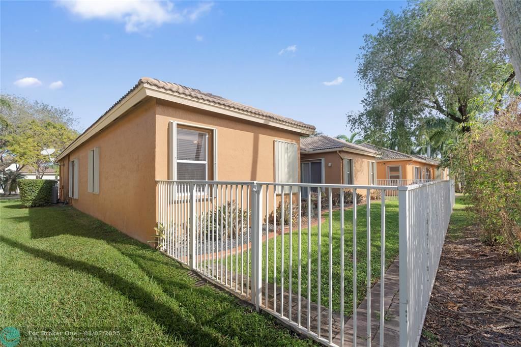 For Sale: $850,000 (4 beds, 2 baths, 2634 Square Feet)