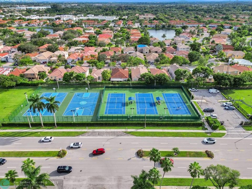 For Sale: $850,000 (4 beds, 2 baths, 2634 Square Feet)