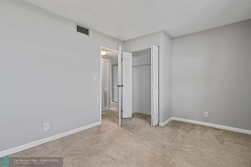 For Rent: $2,000 (2 beds, 2 baths, 1015 Square Feet)