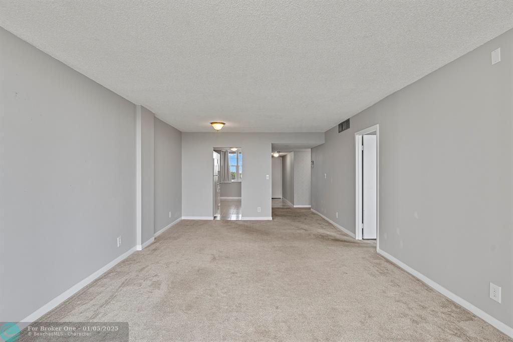 For Rent: $2,000 (2 beds, 2 baths, 1015 Square Feet)