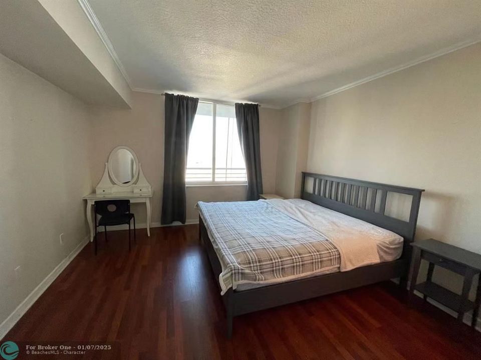 For Rent: $3,000 (1 beds, 1 baths, 846 Square Feet)