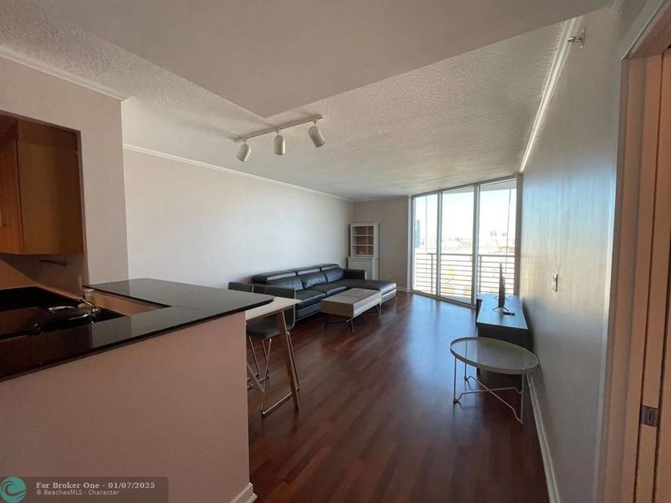 For Rent: $3,000 (1 beds, 1 baths, 846 Square Feet)