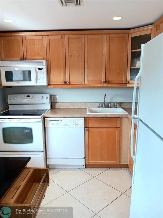 For Sale: $137,000 (2 beds, 2 baths, 920 Square Feet)