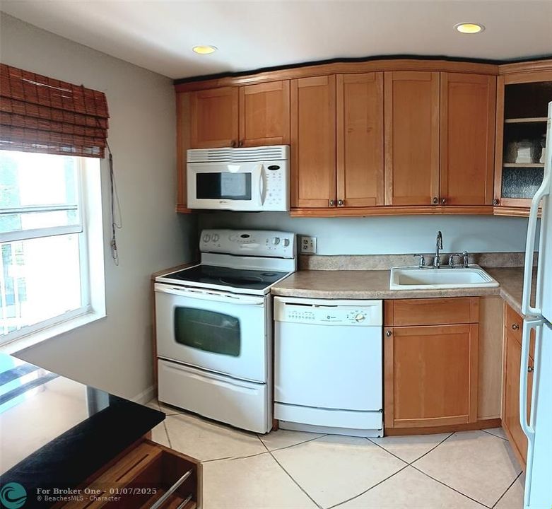 For Sale: $137,000 (2 beds, 2 baths, 920 Square Feet)