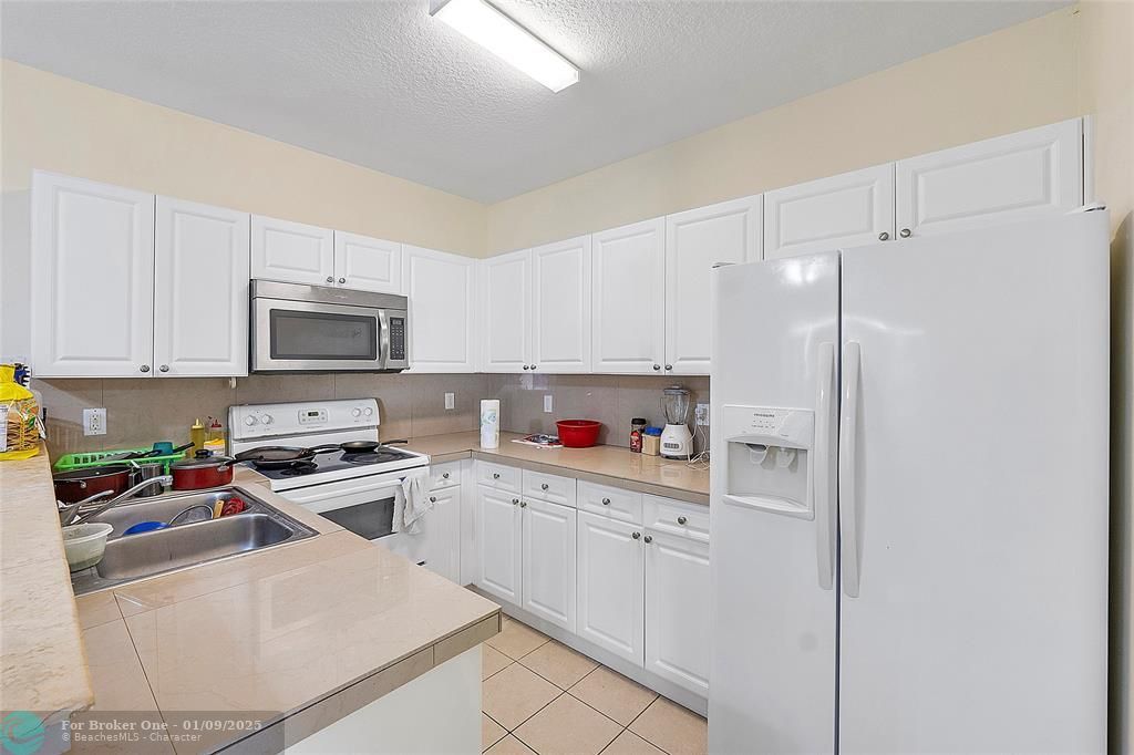 For Sale: $340,000 (3 beds, 2 baths, 1315 Square Feet)