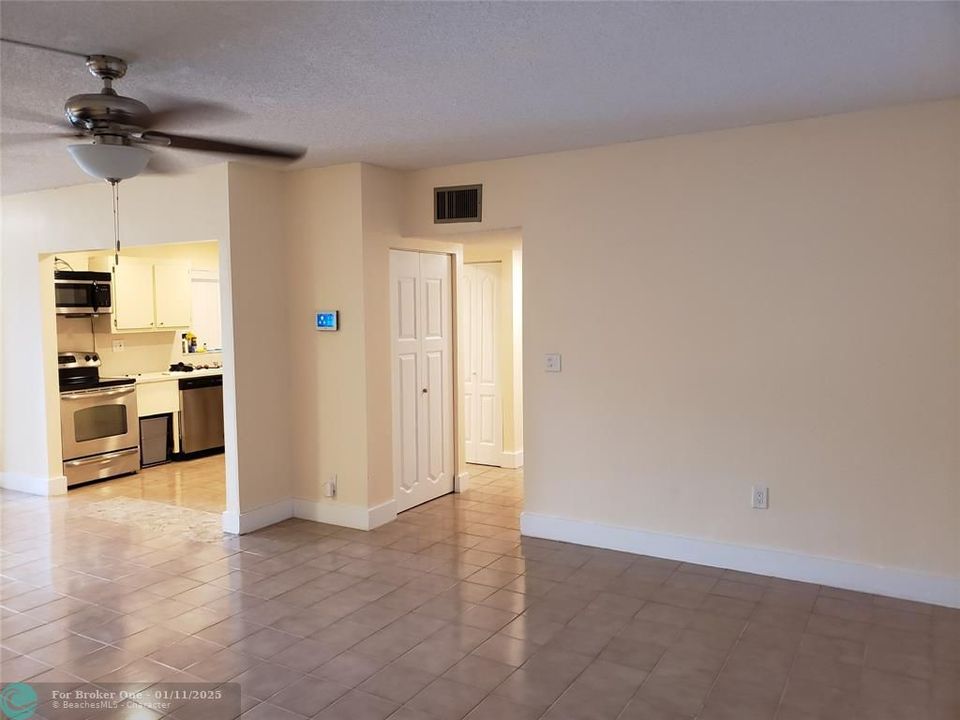 For Sale: $260,000 (2 beds, 2 baths, 1400 Square Feet)