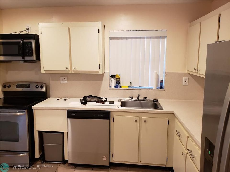 For Sale: $260,000 (2 beds, 2 baths, 1400 Square Feet)