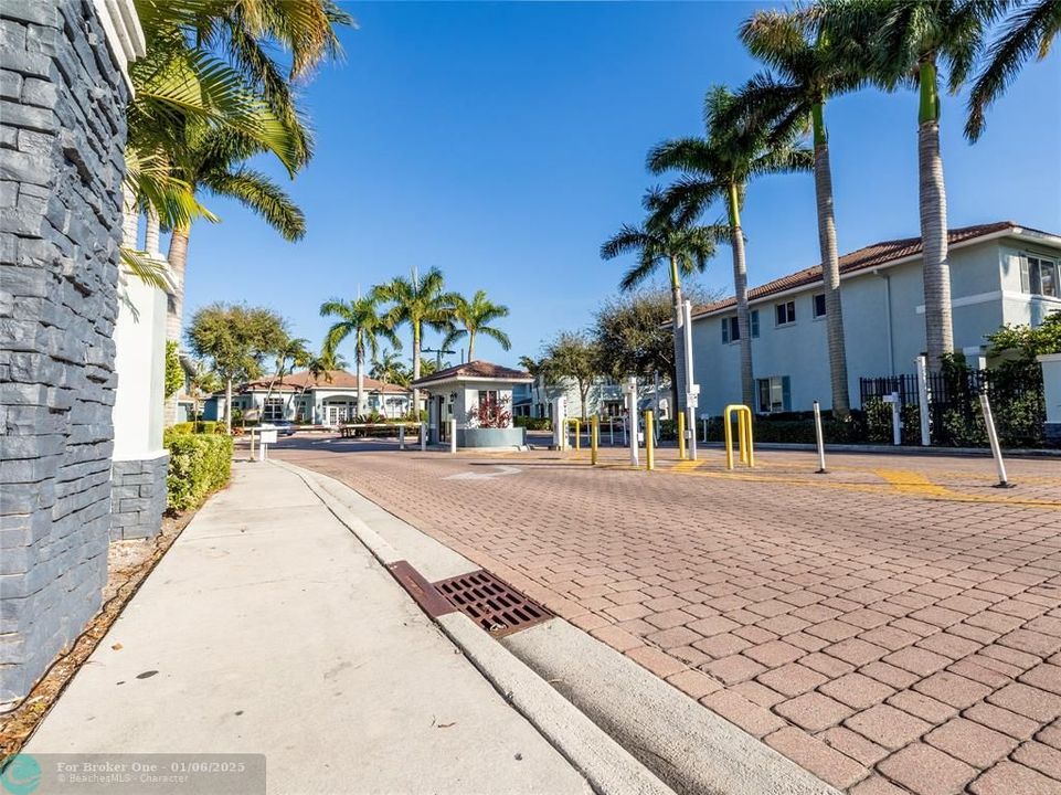 For Sale: $276,000 (3 beds, 2 baths, 1259 Square Feet)