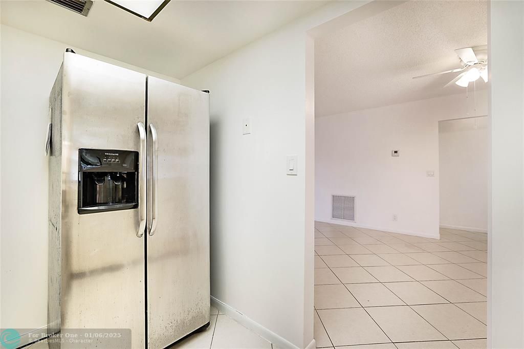 For Sale: $315,500 (2 beds, 2 baths, 1116 Square Feet)