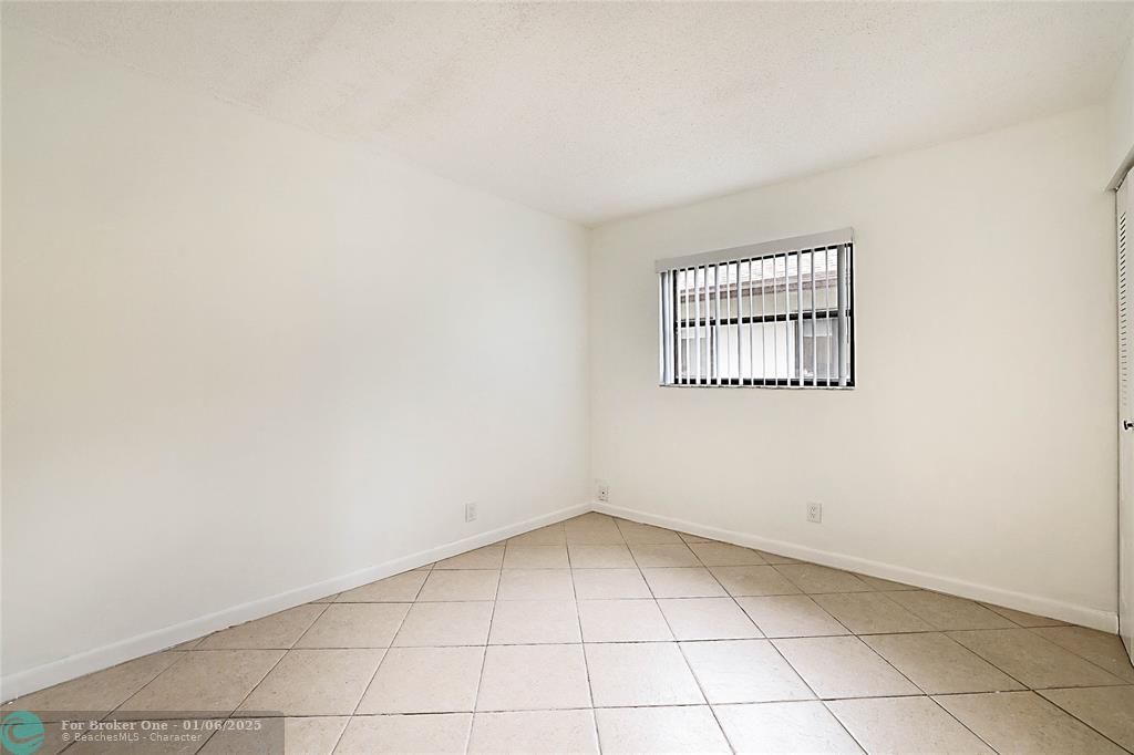 For Sale: $315,500 (2 beds, 2 baths, 1116 Square Feet)