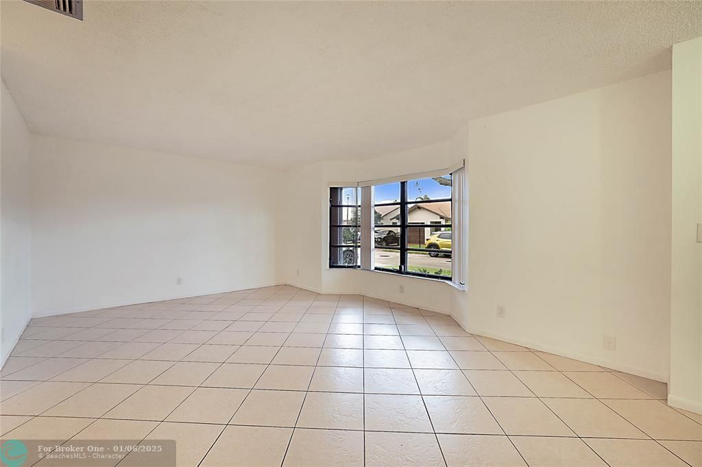 For Sale: $315,500 (2 beds, 2 baths, 1116 Square Feet)