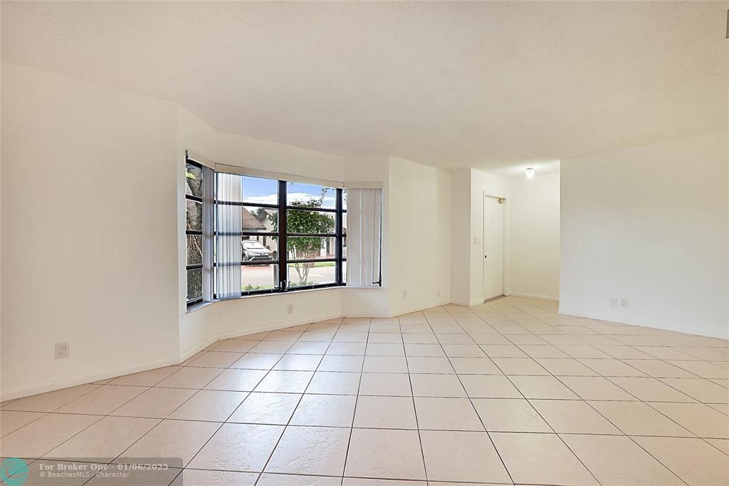 For Sale: $315,500 (2 beds, 2 baths, 1116 Square Feet)