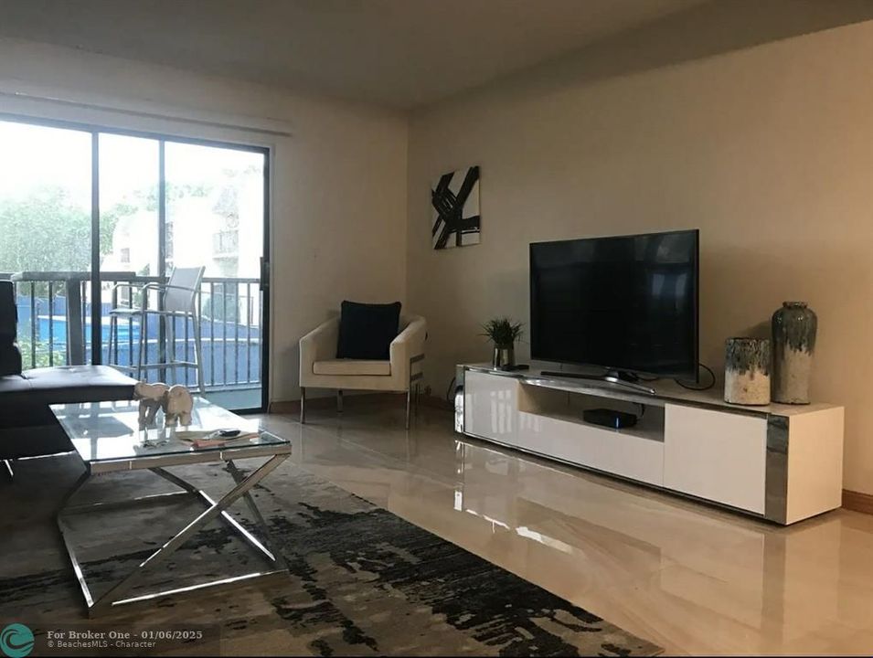 For Sale: $279,000 (2 beds, 2 baths, 1300 Square Feet)