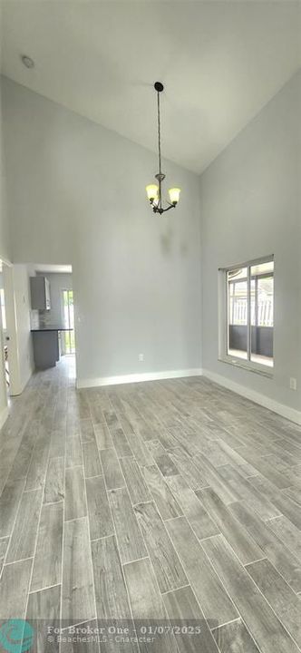 For Rent: $3,700 (4 beds, 2 baths, 1277 Square Feet)