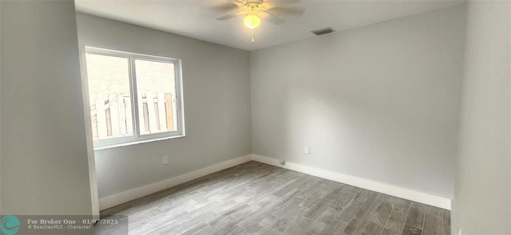 For Rent: $3,700 (4 beds, 2 baths, 1277 Square Feet)