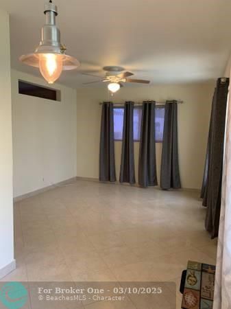 For Rent: $1,550 (1 beds, 1 baths, 400 Square Feet)