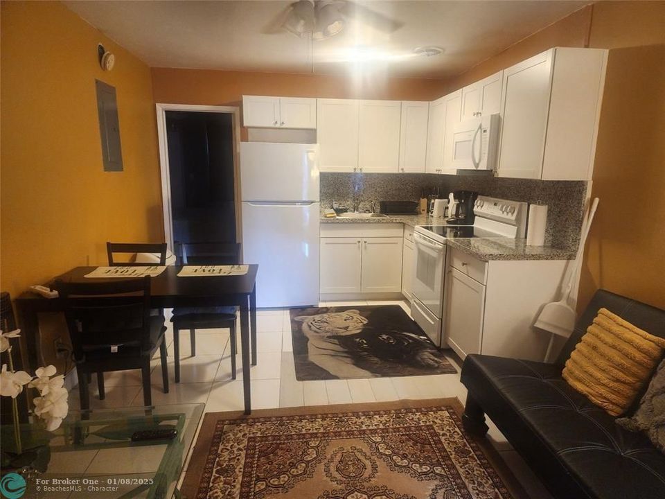 For Sale: $1,650 (1 beds, 1 baths, 1150 Square Feet)