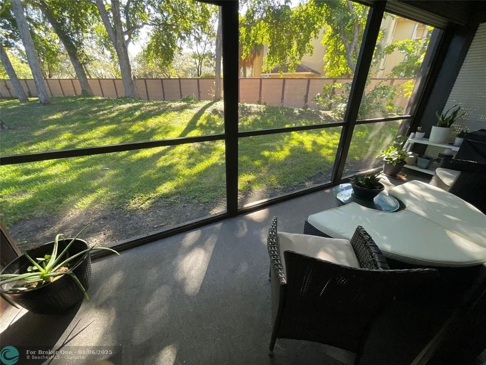 For Sale: $170,000 (2 beds, 2 baths, 827 Square Feet)