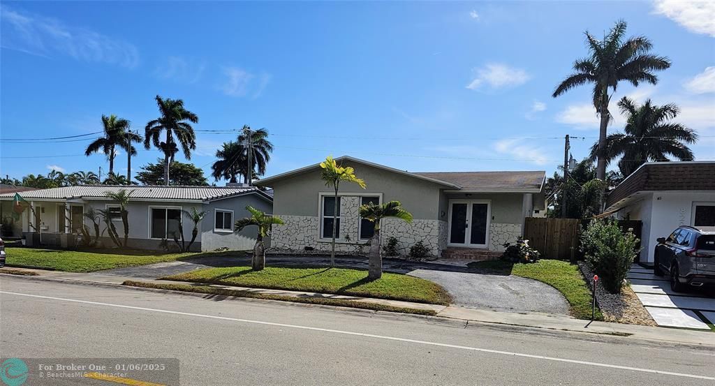 For Sale: $695,000 (3 beds, 2 baths, 1340 Square Feet)