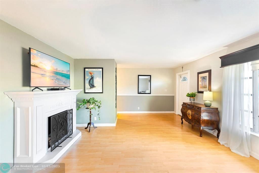 For Sale: $460,000 (3 beds, 2 baths, 1654 Square Feet)