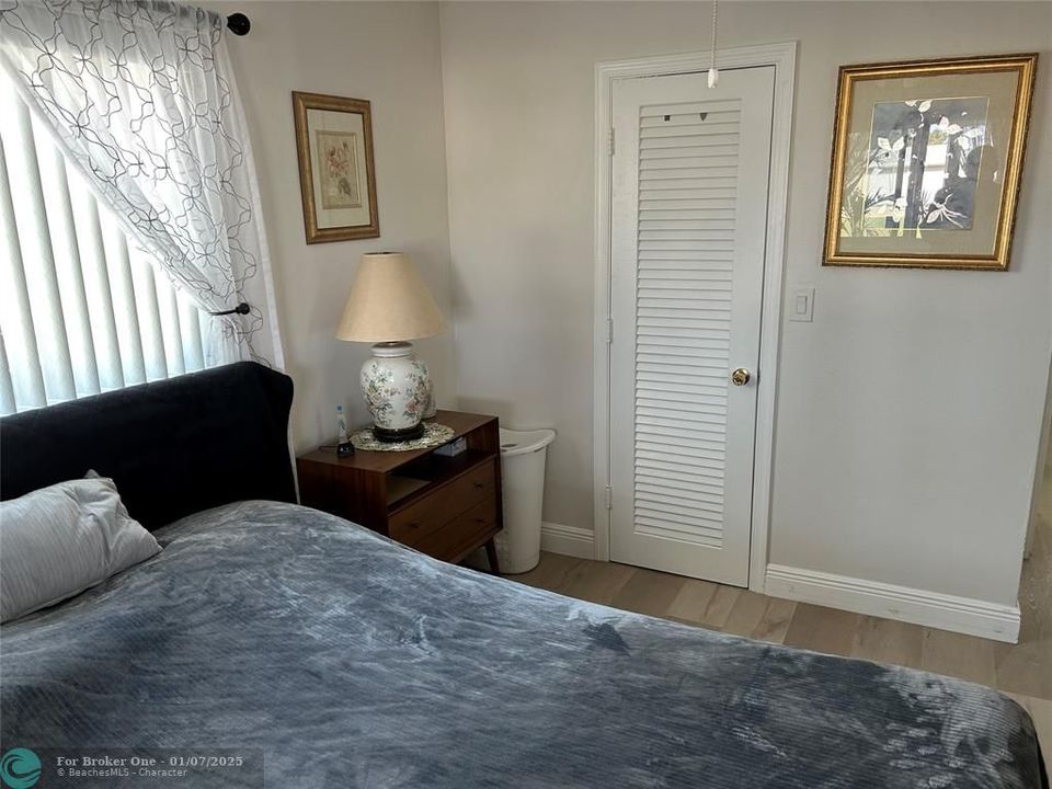 For Sale: $350,000 (2 beds, 1 baths, 1576 Square Feet)