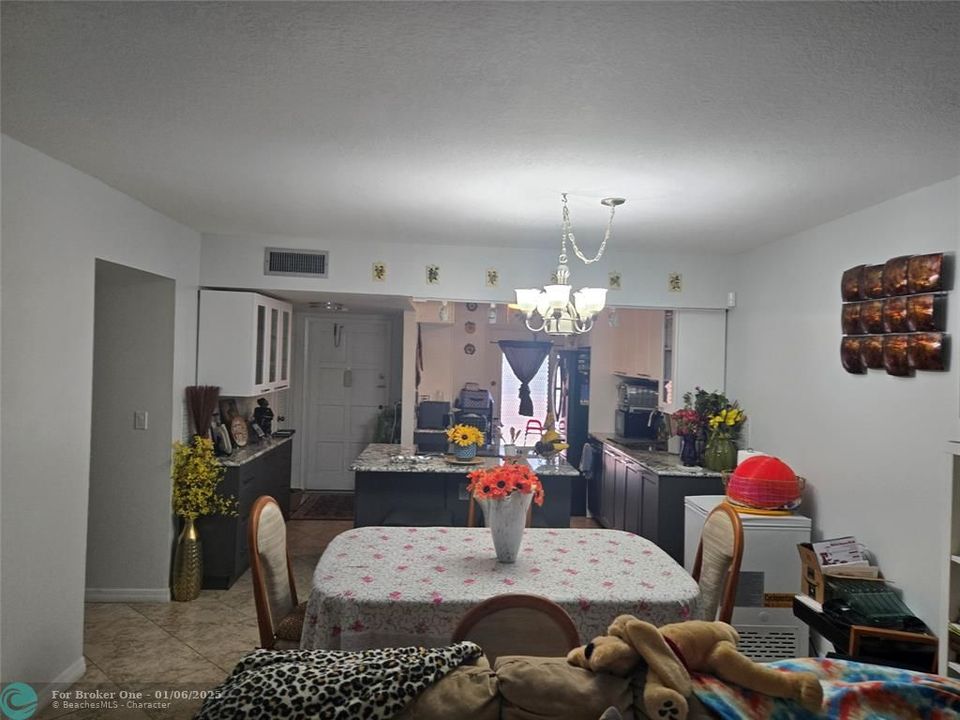 For Sale: $209,999 (2 beds, 2 baths, 980 Square Feet)