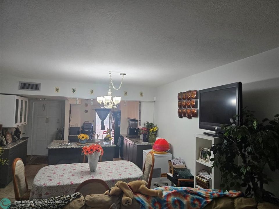 For Sale: $209,999 (2 beds, 2 baths, 980 Square Feet)