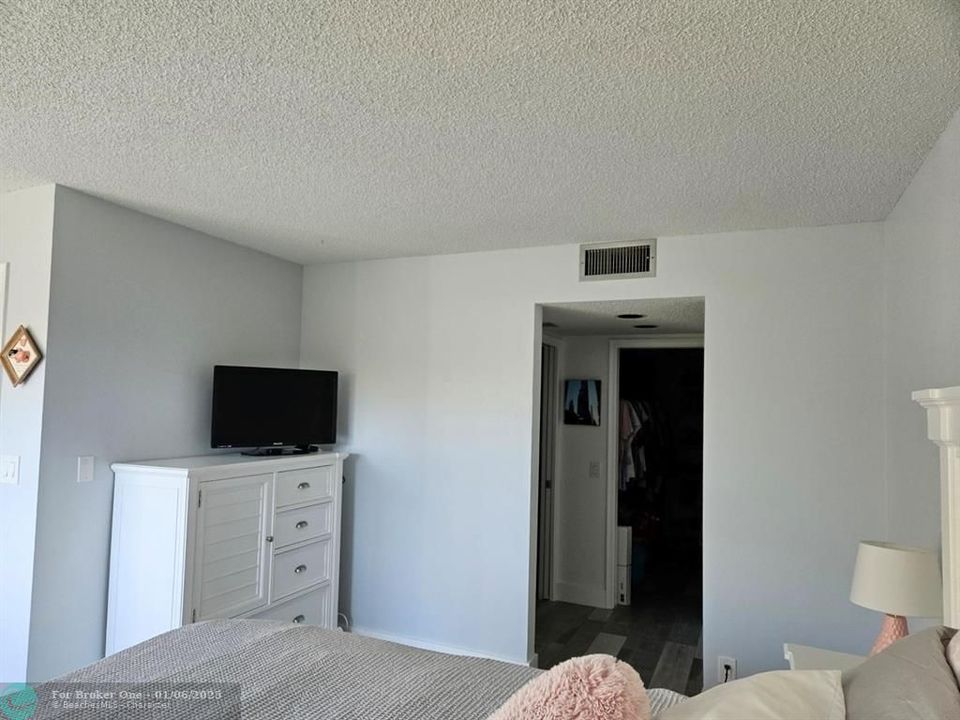 For Sale: $344,000 (2 beds, 2 baths, 1425 Square Feet)