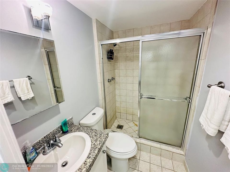 For Rent: $3,800 (2 beds, 2 baths, 987 Square Feet)