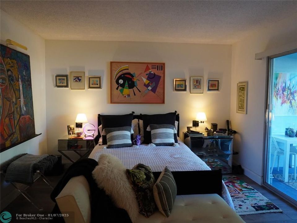 For Sale: $149,000 (1 beds, 1 baths, 798 Square Feet)