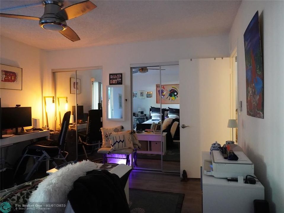 For Sale: $149,000 (1 beds, 1 baths, 798 Square Feet)