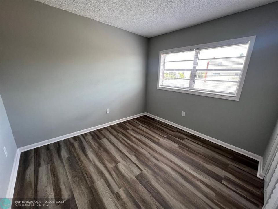 For Rent: $2,200 (2 beds, 1 baths, 800 Square Feet)