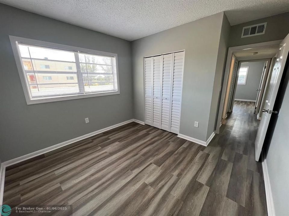 For Rent: $2,200 (2 beds, 1 baths, 800 Square Feet)