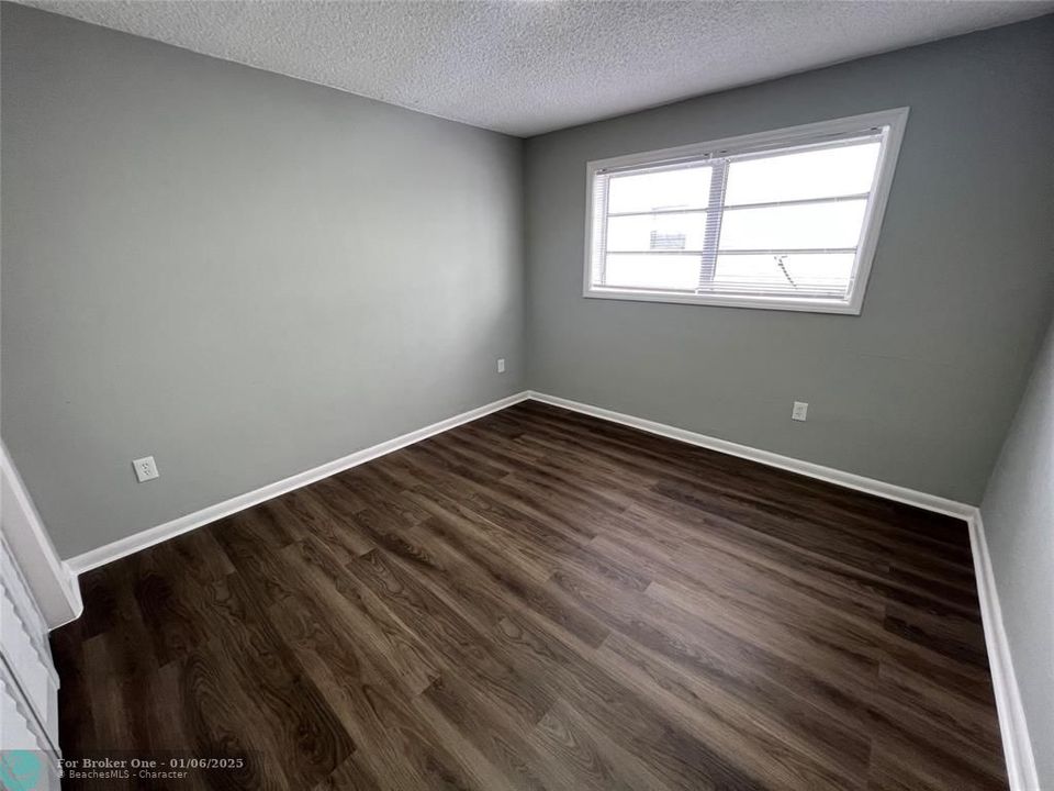 For Rent: $2,200 (2 beds, 1 baths, 800 Square Feet)