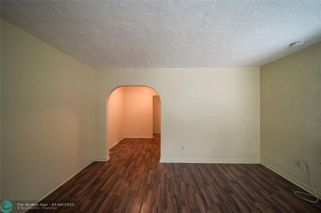 For Rent: $2,300 (3 beds, 2 baths, 1045 Square Feet)