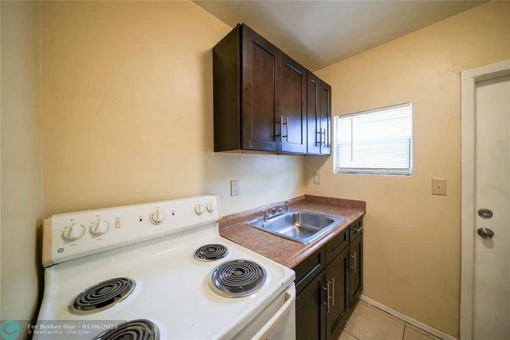 For Rent: $2,300 (3 beds, 2 baths, 1045 Square Feet)