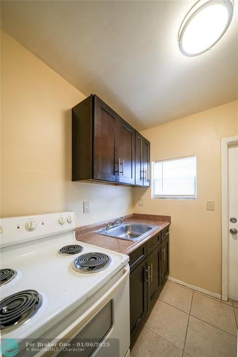 For Rent: $2,300 (3 beds, 2 baths, 1045 Square Feet)