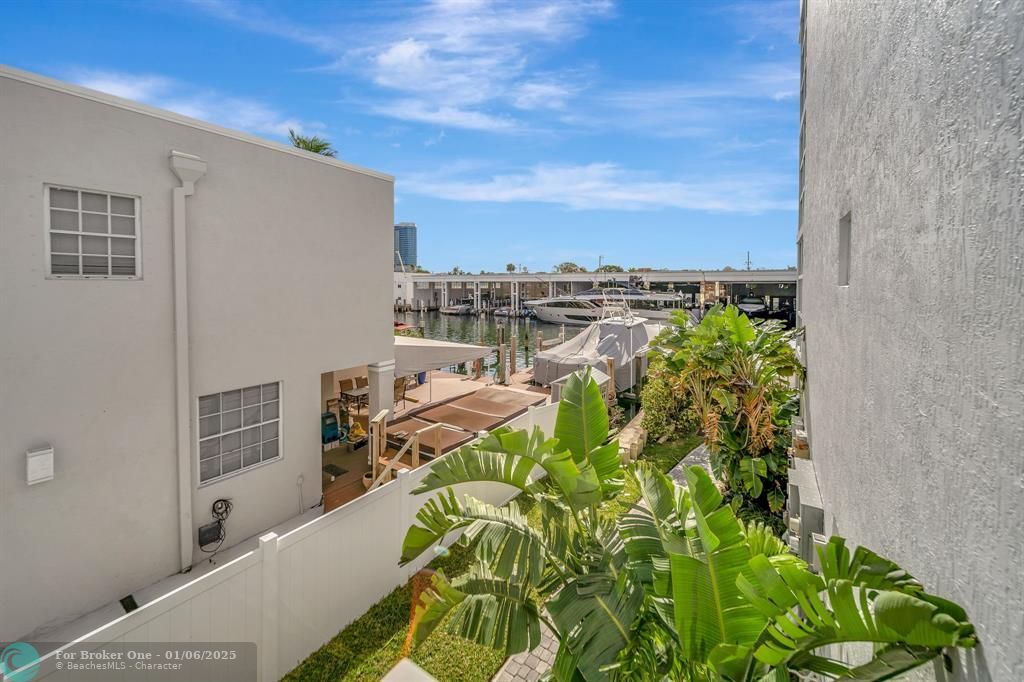 For Sale: $1,050,000 (2 beds, 2 baths, 1459 Square Feet)