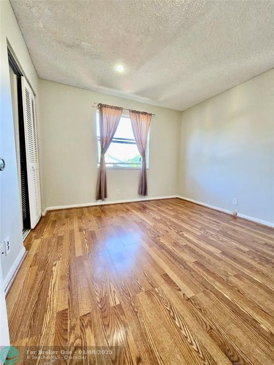 For Sale: $245,000 (2 beds, 2 baths, 1100 Square Feet)