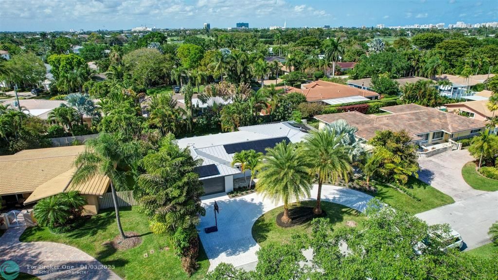 For Sale: $1,695,000 (3 beds, 2 baths, 2321 Square Feet)