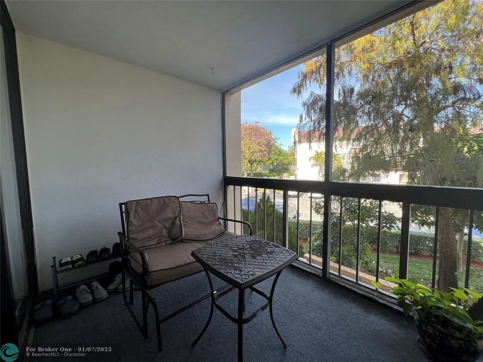 For Sale: $238,000 (2 beds, 2 baths, 1068 Square Feet)