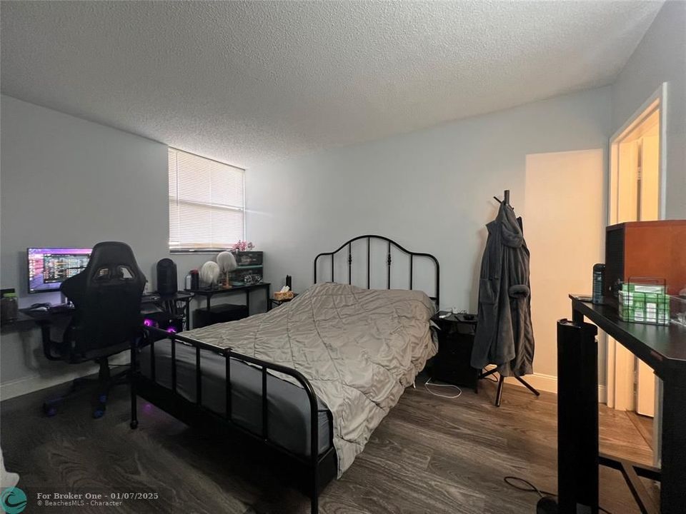 For Sale: $238,000 (2 beds, 2 baths, 1068 Square Feet)